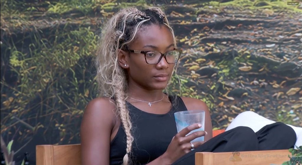 Taylor and Melody talk on the backyard couches about Angela's plotting accusation